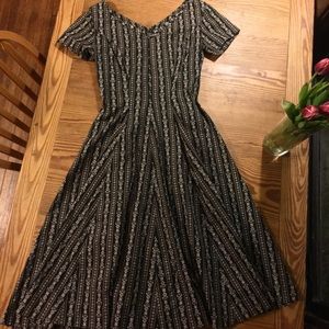 1950’s dress. Full skirt, tailored, Vintage!!